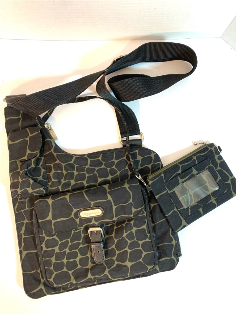 BAGGALLINI Black Giraffe Print Crossbody Organizer Purse Bag